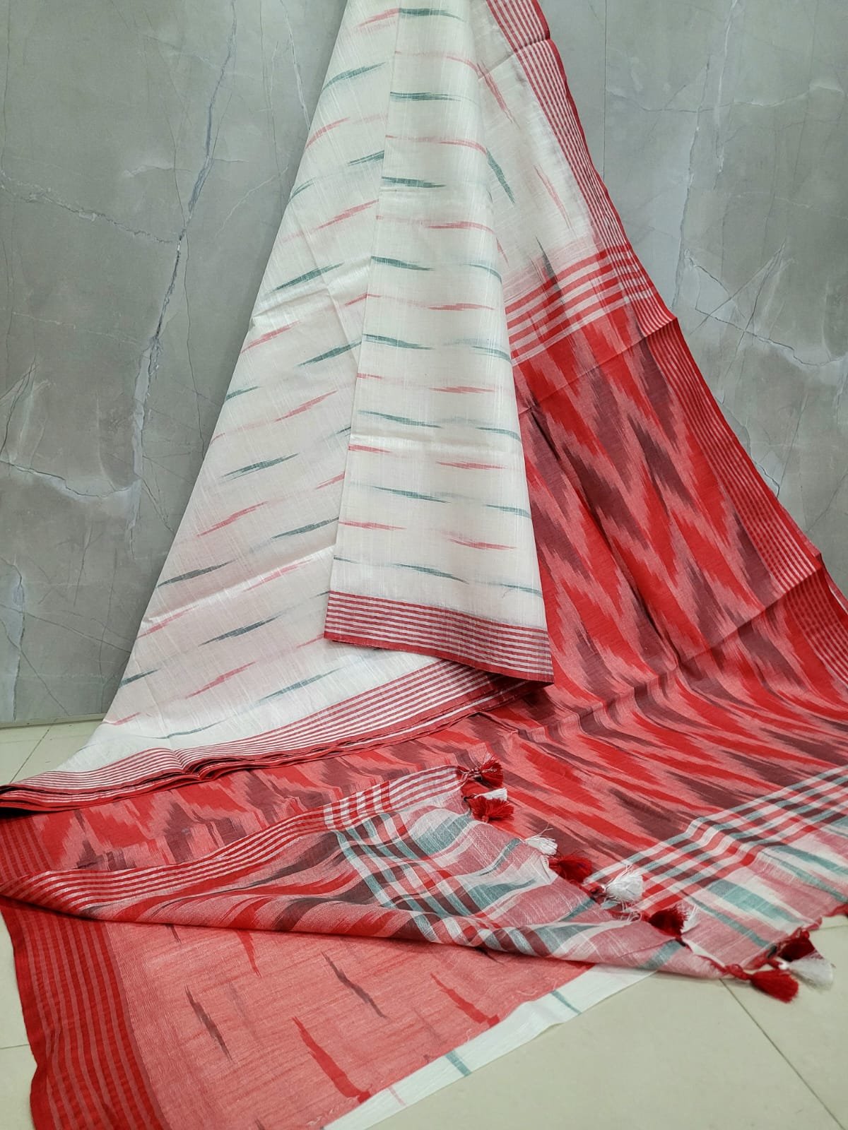 2025/11/1005080786.jpg IKKAT LINEN COTTON SAREES - Image 1