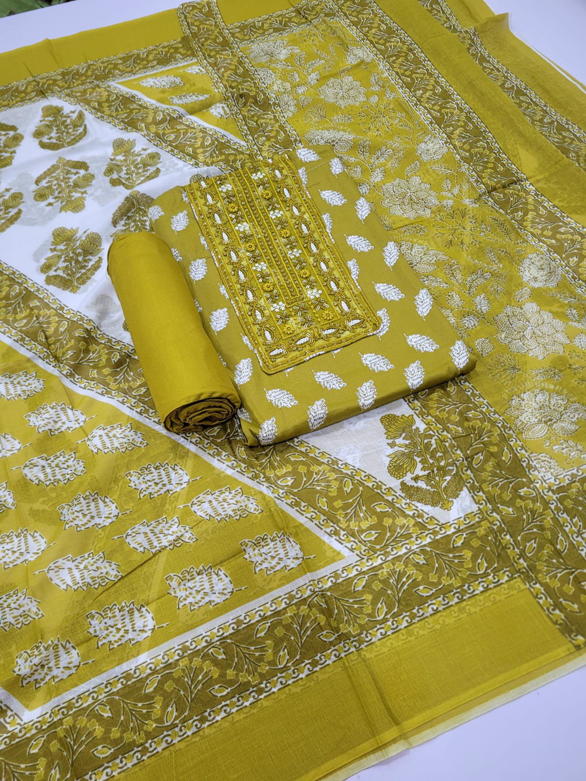 2026/01/1000488275.jpg Branded Cotton Salwar Materials (Unstitched 3pcs) - Image 1