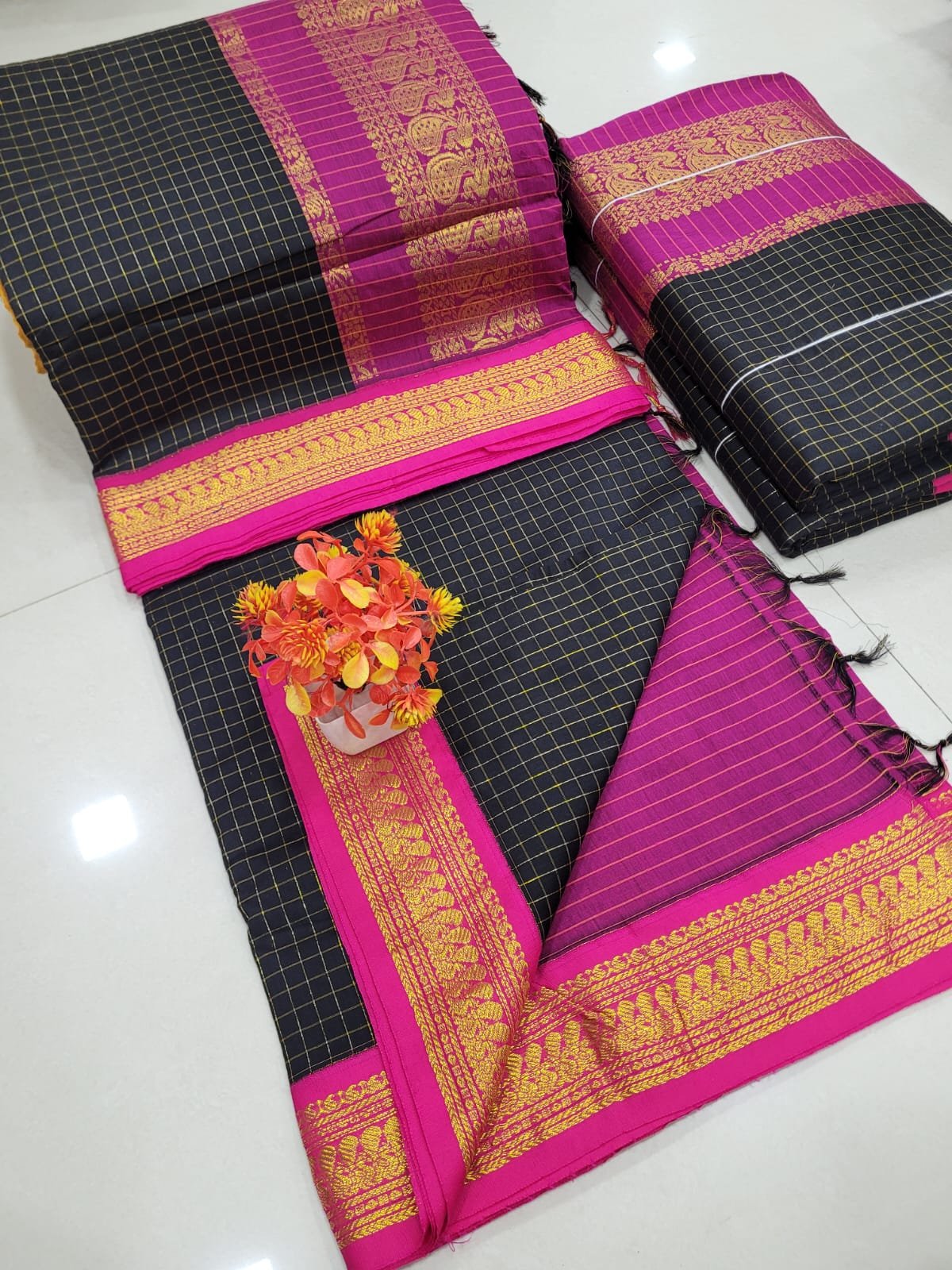 2026/01/1005163618.jpg Checked Kalyani cotton saree/Lata Gadwal Paithani - Image 1