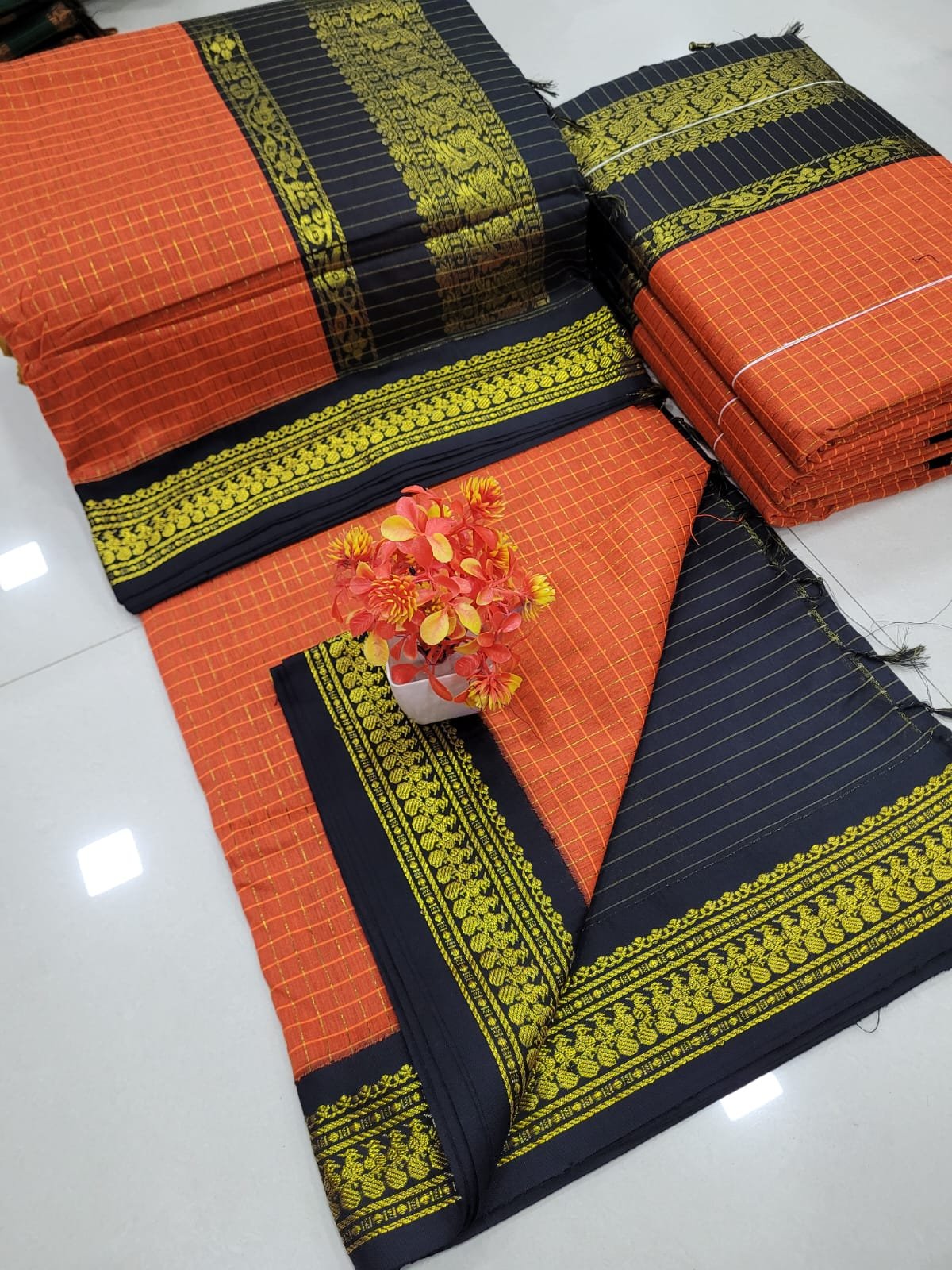 2026/01/1005163624.jpg Checked Kalyani cotton saree/Lata Gadwal Paithani - Image 1