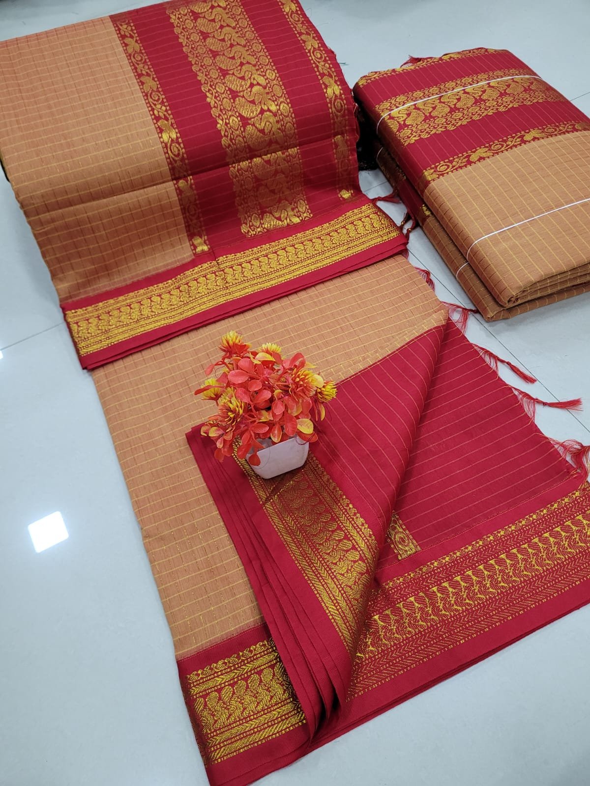 2026/01/1005163660.jpg Checked Kalyani cotton saree/Lata Gadwal Paithani - Image 1