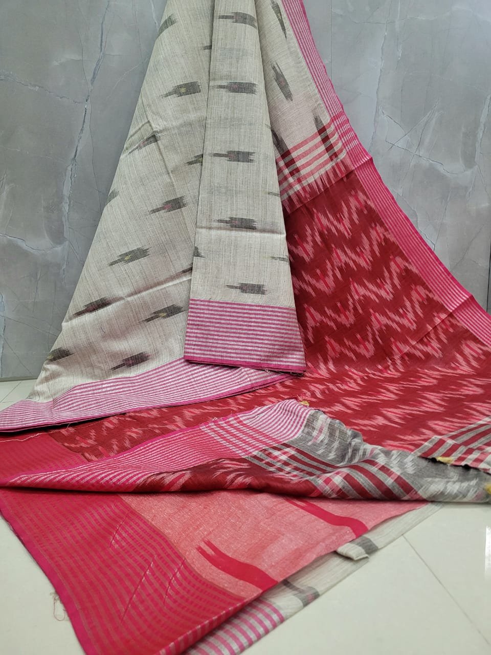 2026/01/1005163682.jpg IKKAT LINEN COTTON SAREES - Image 1