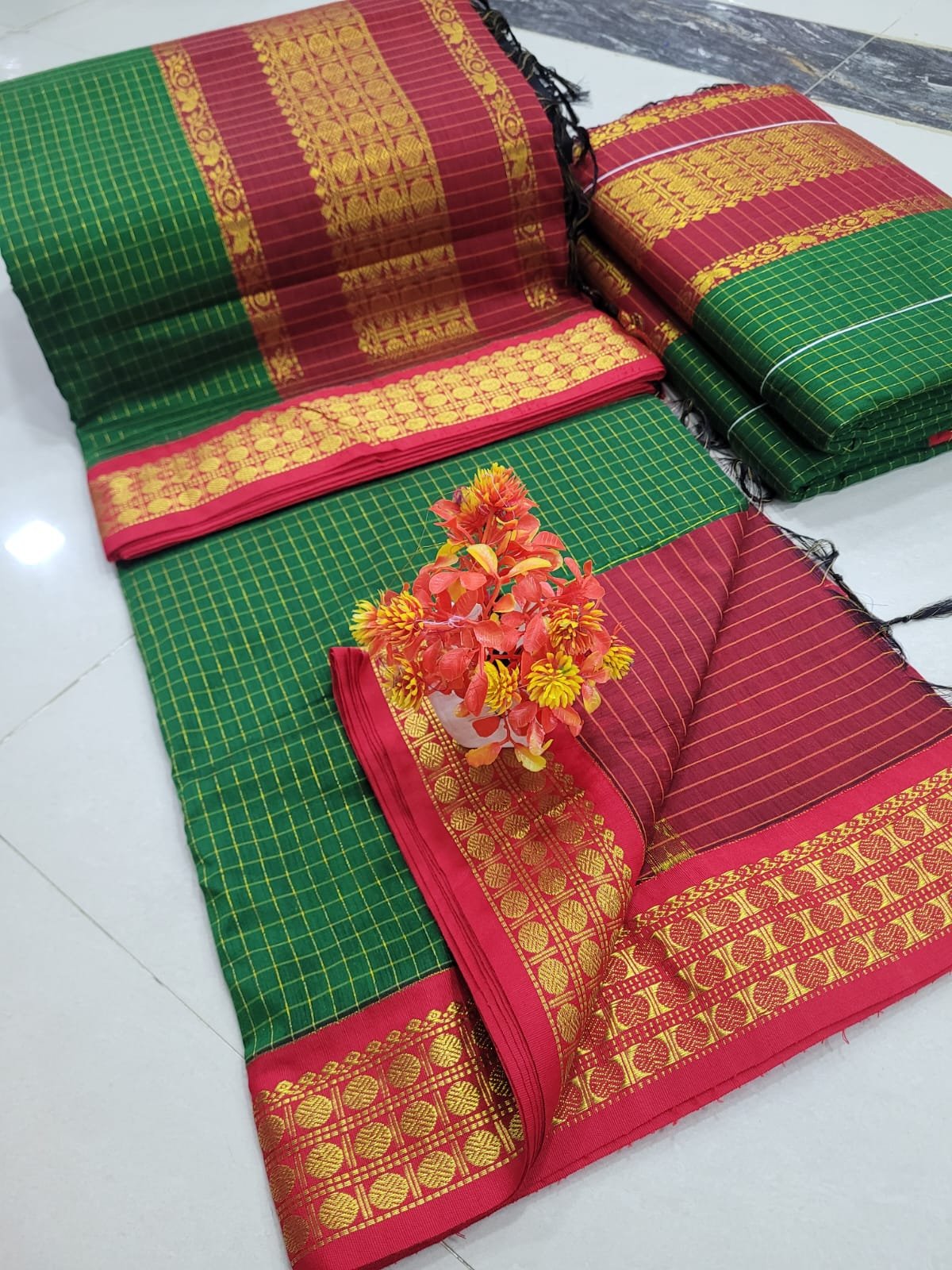 2026/02/1005177465.jpg Checked Kalyani cotton saree/Lata Gadwal Paithani - Image 1