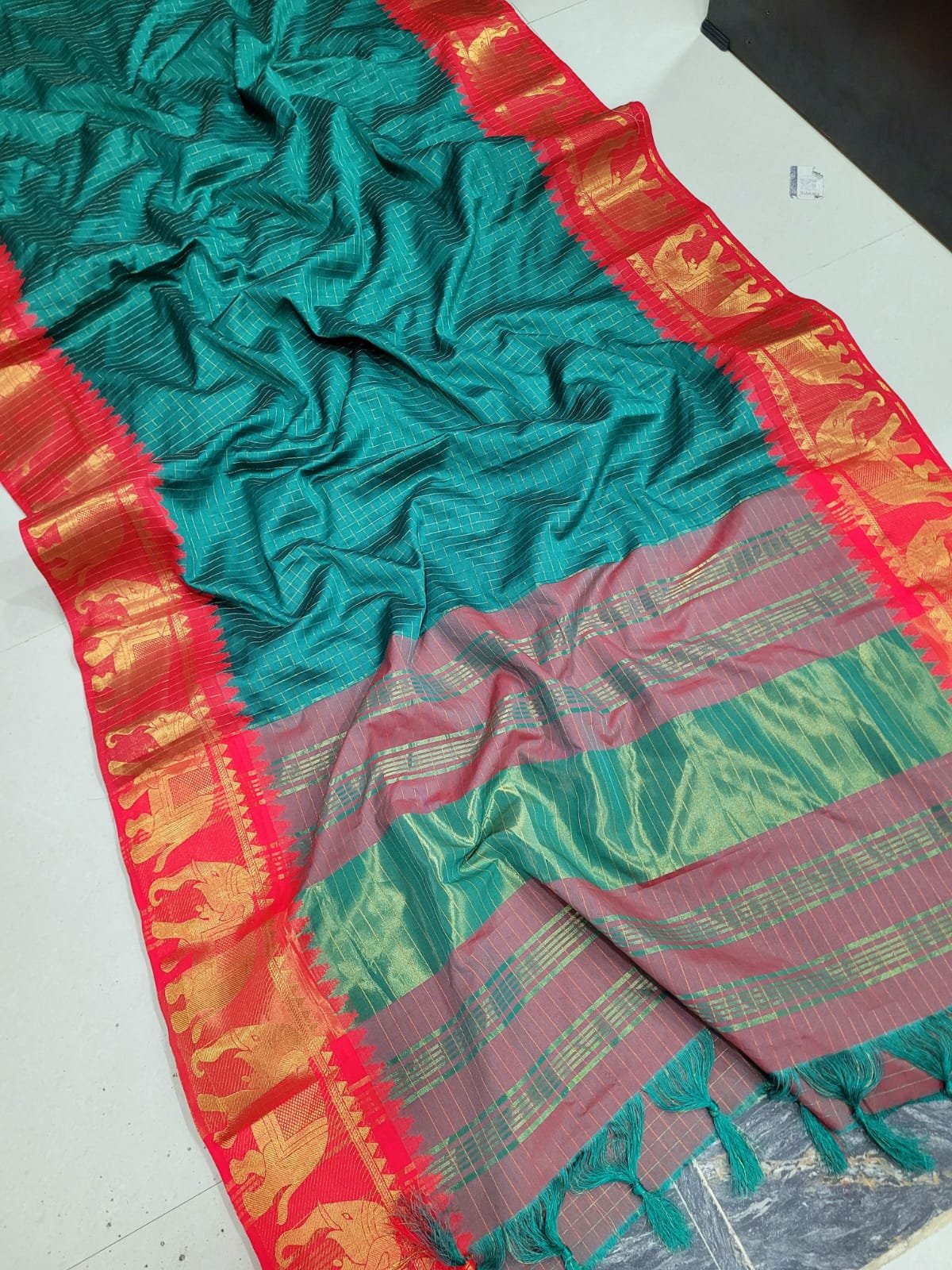 2026/02/1005178191.jpg MEENAKSHI: Authentic mahwswari Checks silk Sarees - Image 1