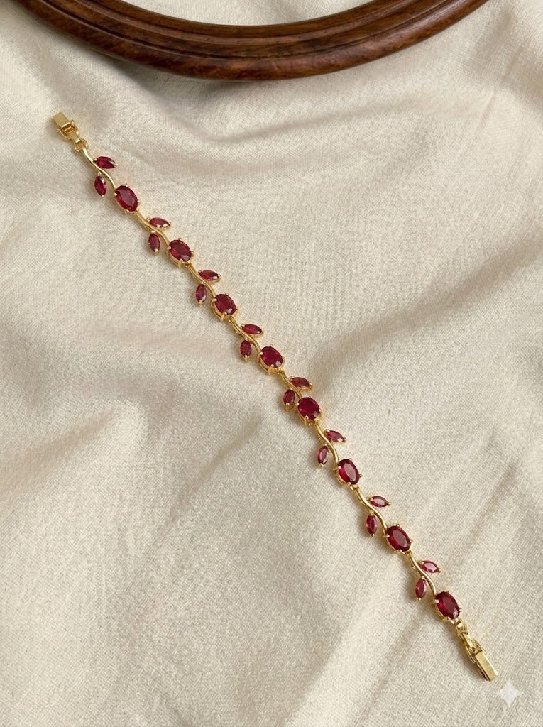 2026/05/1005206898.jpg Trendy Tulip Bracelet - Image 1