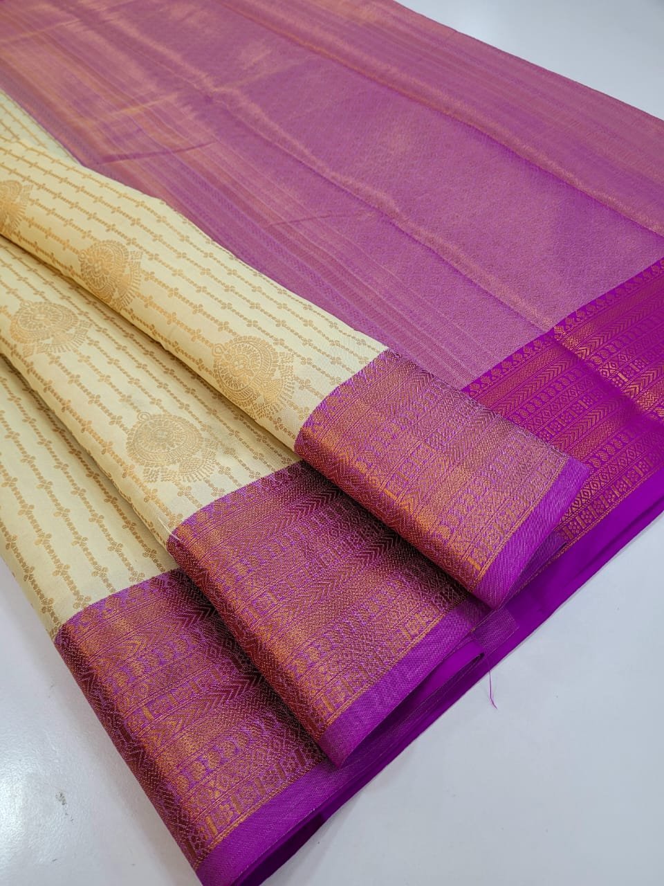 1005017190.jpg VAIRAM : Elite Vairaoosi Pattu Sarees - Image 1