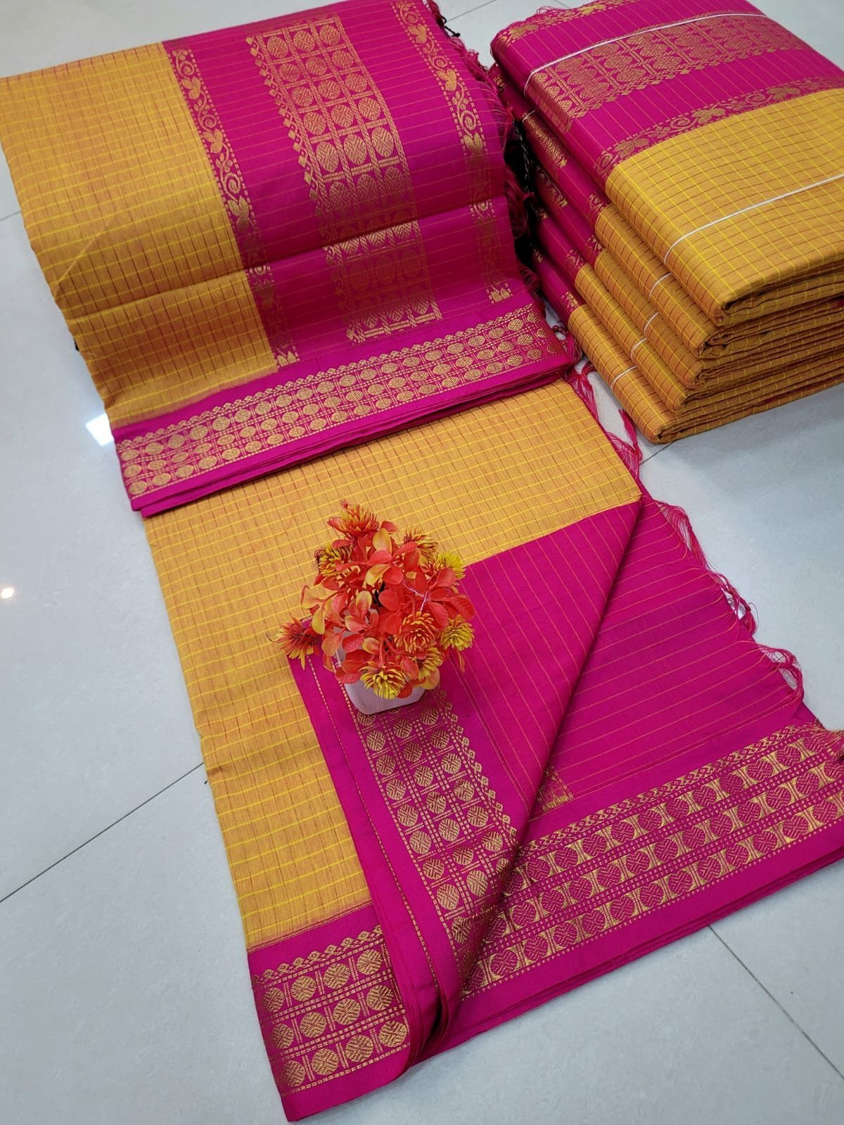 1005174304.jpg Checked Kalyani cotton saree/Lata Gadwal Paithani - Image 1