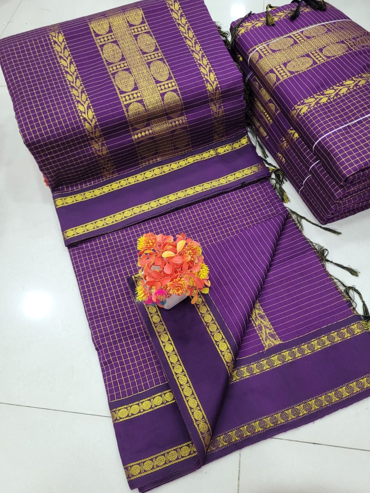 1005210026.jpg Checked Kalyani cotton saree/Lata Gadwal Paithani - Image 1