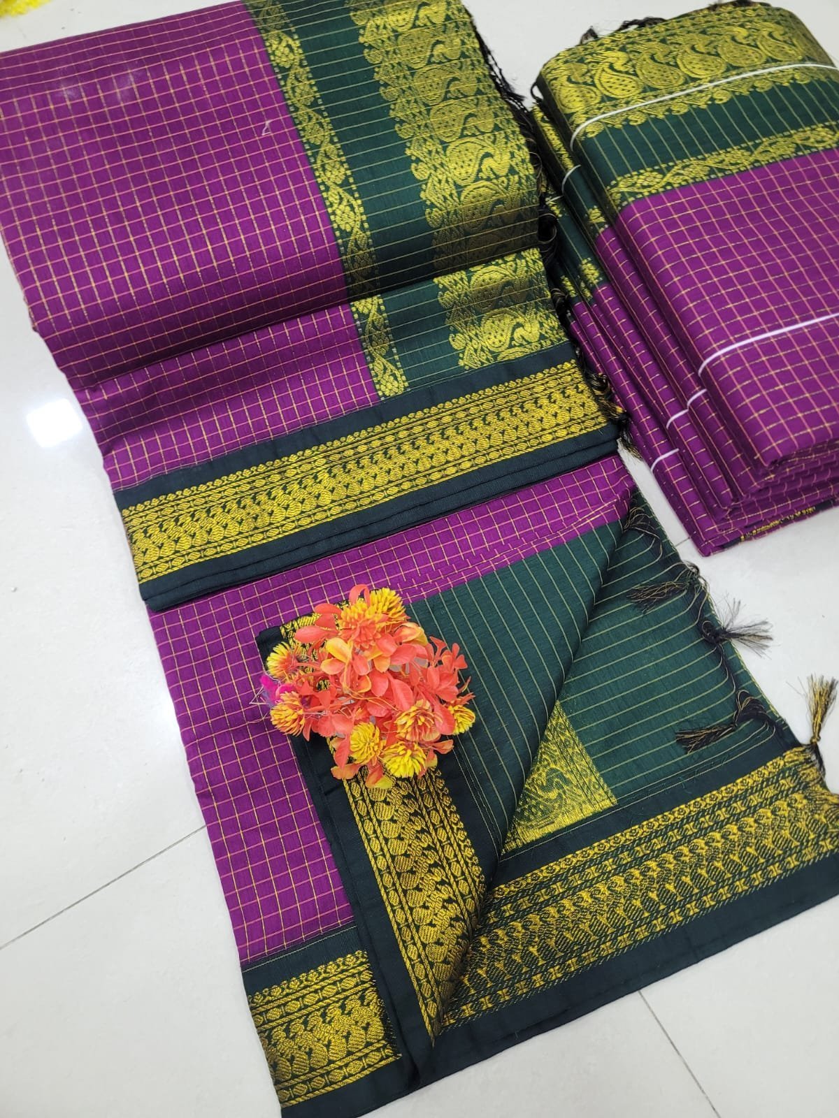 1005217565.jpg Checked Kalyani cotton saree/Lata Gadwal Paithani - Image 1