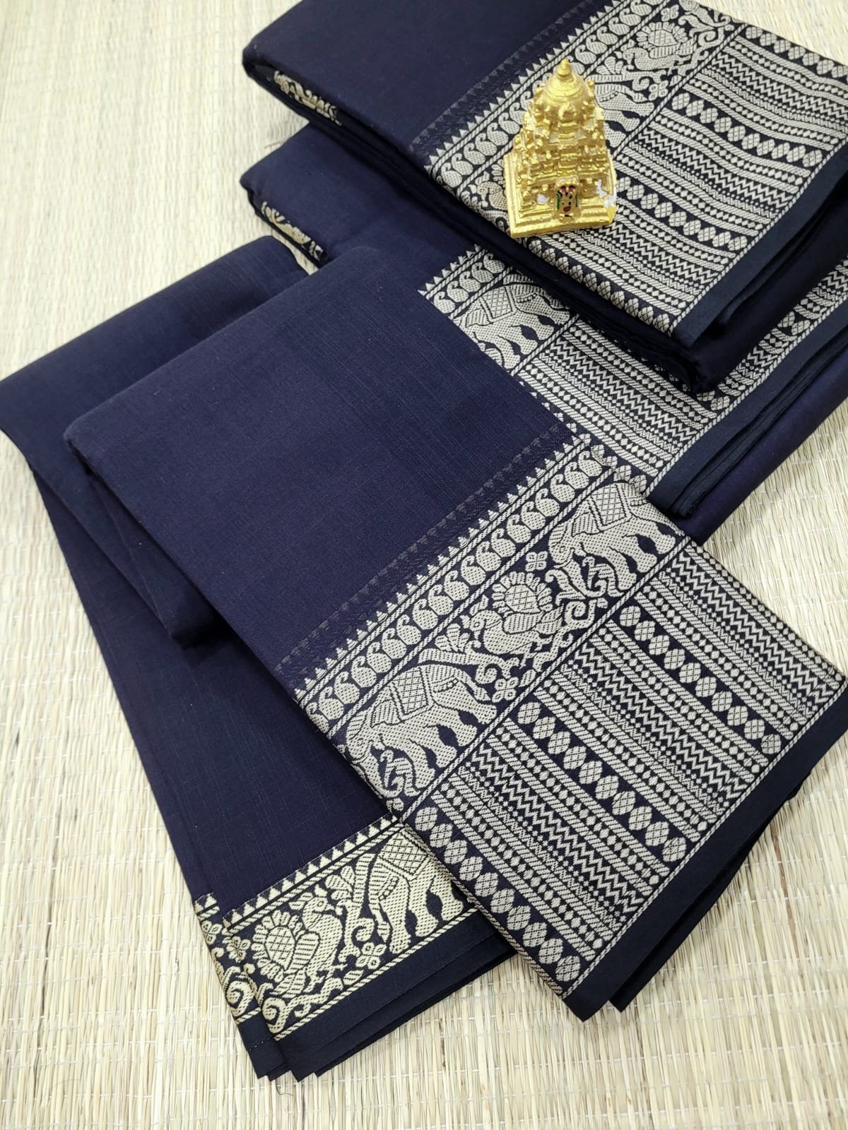 2026/07/1005233986.jpg Authentic Narayanpet Cotton Sarees ( Black ) - Image 1
