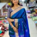 Vaibavam : Elite Kanchi Soft Silk- Peacock Blue Dual Tone