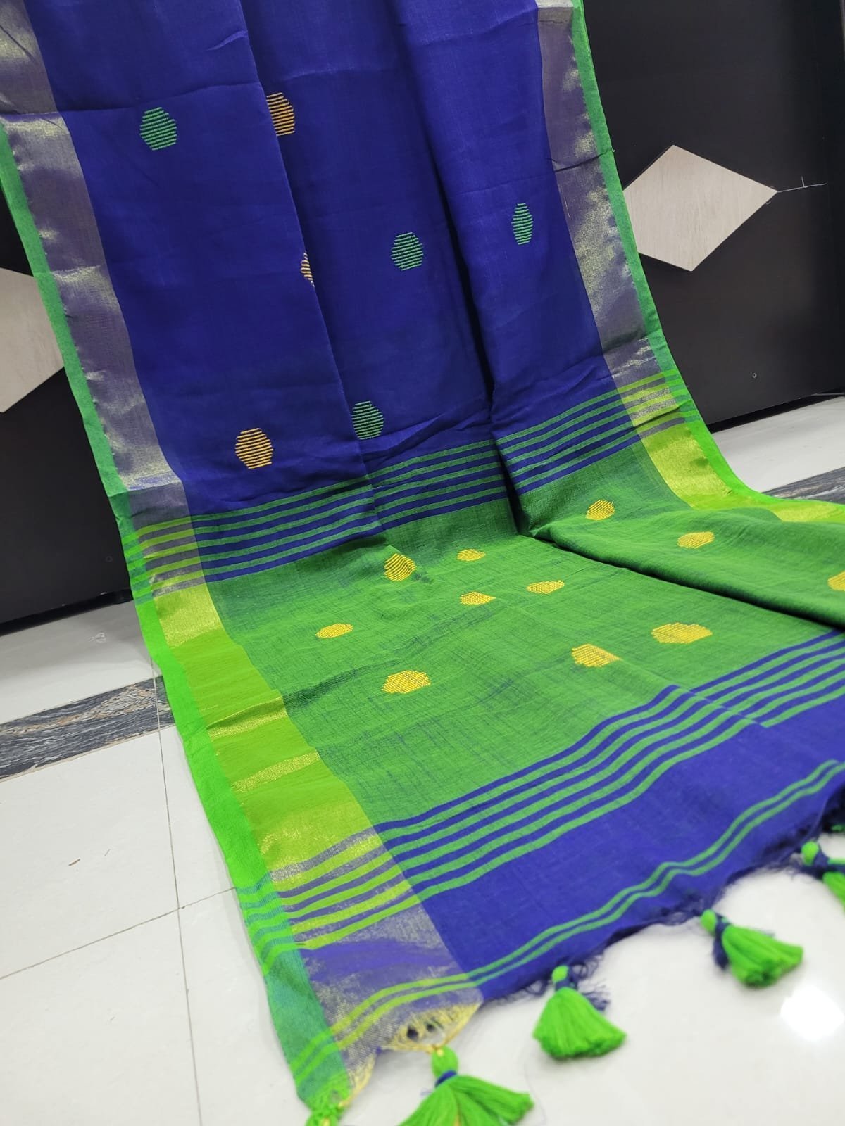 1005210108.jpg BALL : HANDLOOM KADHI SAREES - Image 1