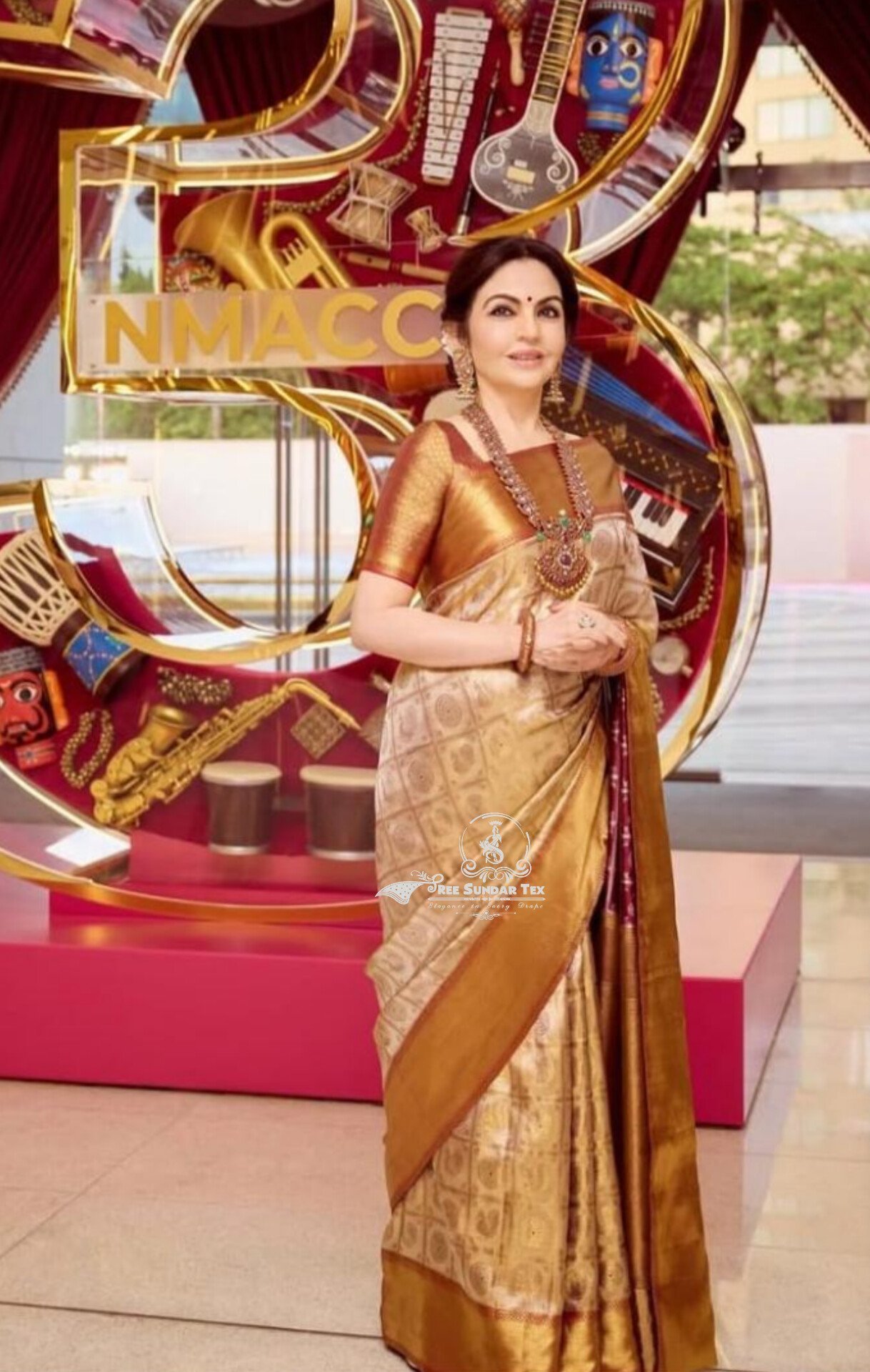1005235389.jpg Celebrity Inspired Banaras Silk Sarees - Image 1