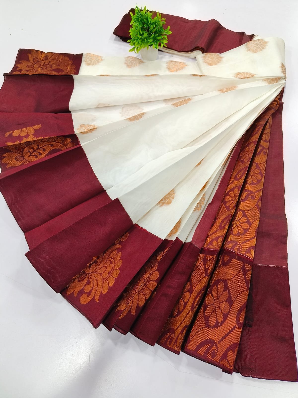 WhatsApp-Image-2024-12-14-at-6.04.52-PM.jpeg Premium Korvai Kottanchi Silkcotton sarees - Image 1